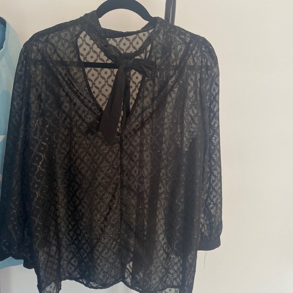 2/30$ Shiny black bouse - Picture 2 of 4